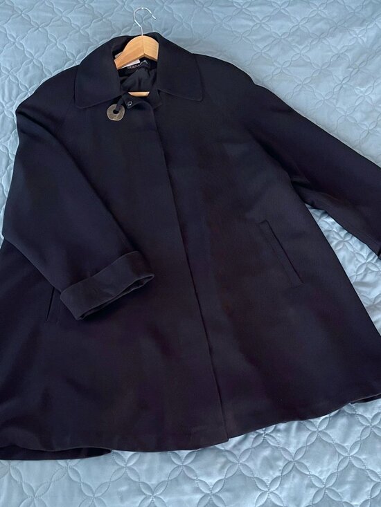 Bernardo Jackets & Blazers - Bernardo Black Flowy Dresscoat/Raincoat